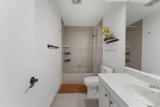 7621 Sierra Terrace W in Boca Raton, FL - Foto de edificio - Building Photo