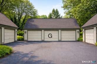 576 Heritage Vlg in Southbury, CT - Building Photo - Building Photo