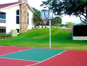 7730 Camino Real in Miami, FL - Building Photo - Building Photo