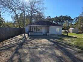 2118 S Lakeview Dr in Newport, NC - Building Photo