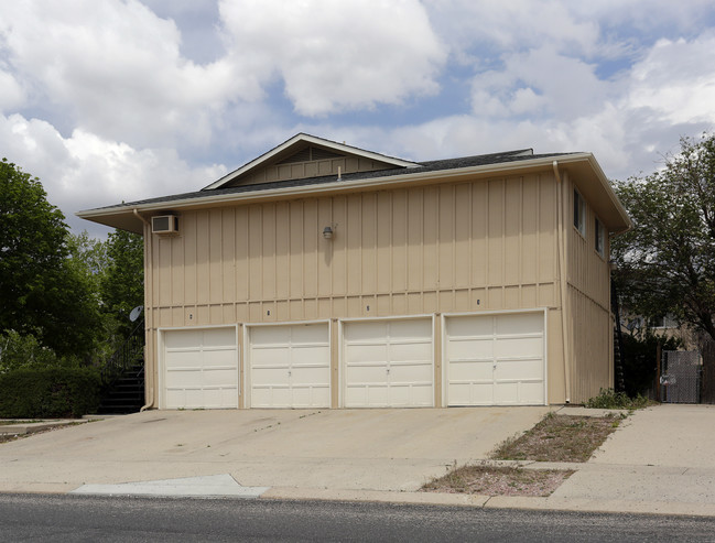 4203 Forest Hill Rd in Colorado Springs, CO - Foto de edificio - Building Photo