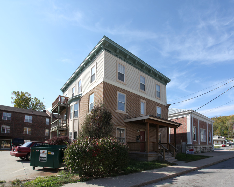 106 Saratoga Ave in Excelsior Springs, MO - Building Photo