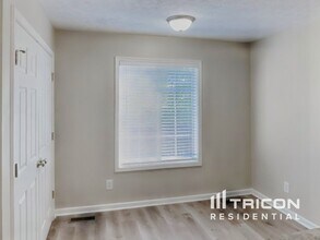 989 Chesire Way in Gallatin, TN - Foto de edificio - Building Photo