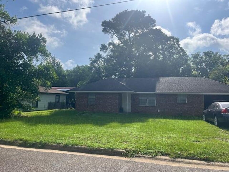 813 Wells St in Nacogdoches, TX - Building Photo