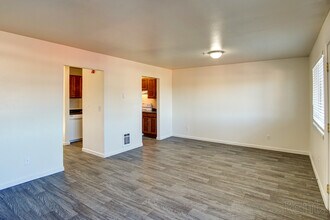 Malaga Court in Wenatchee, WA - Building Photo - Building Photo