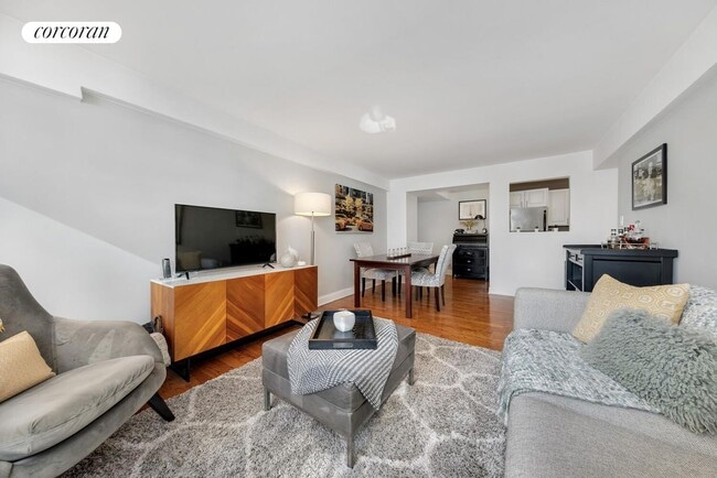 240 E 55th St in New York, NY - Building Photo - Building Photo