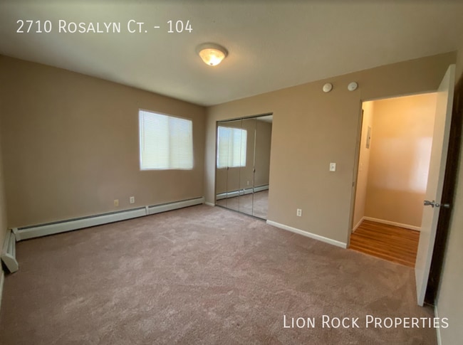 2710 Rosalyn Ct in New Hope, MN - Foto de edificio - Building Photo