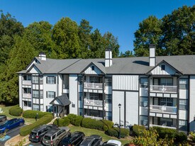 Grande Oaks in Roswell, GA - Building Photo