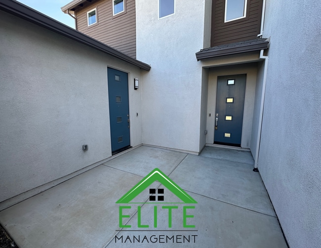 5625 Alloway St in Sacramento, CA - Building Photo - Building Photo