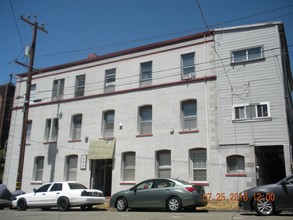 162 Santa Fe Ave in Richmond, CA - Foto de edificio - Building Photo