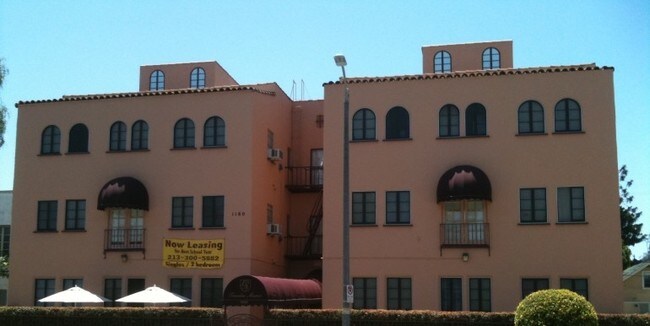 Traveler Manor in Los Angeles, CA - Foto de edificio - Building Photo