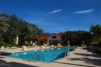 11520 Villa Grand in Ft. Myers, FL - Foto de edificio - Building Photo