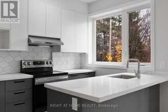 63 Acacia Ave in Ottawa, ON - Building Photo - Building Photo