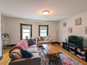 92 Powder House Blvd in Somerville, MA - Foto de edificio - Building Photo