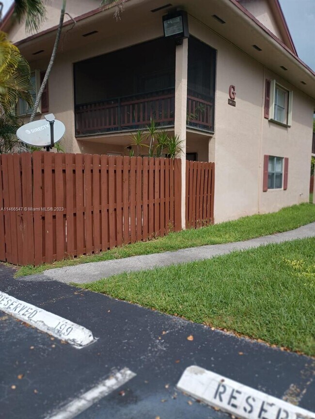 11253 SW 88th St-Unit -105G in Miami, FL - Building Photo - Building Photo