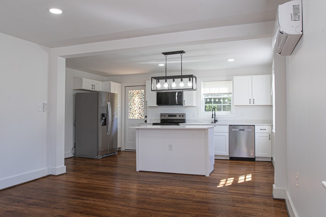889 Pine St in Danville, VA - Building Photo