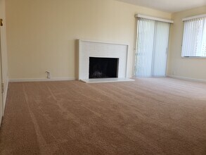 83 Clark St, Unit 83B in San Rafael, CA - Building Photo - Building Photo