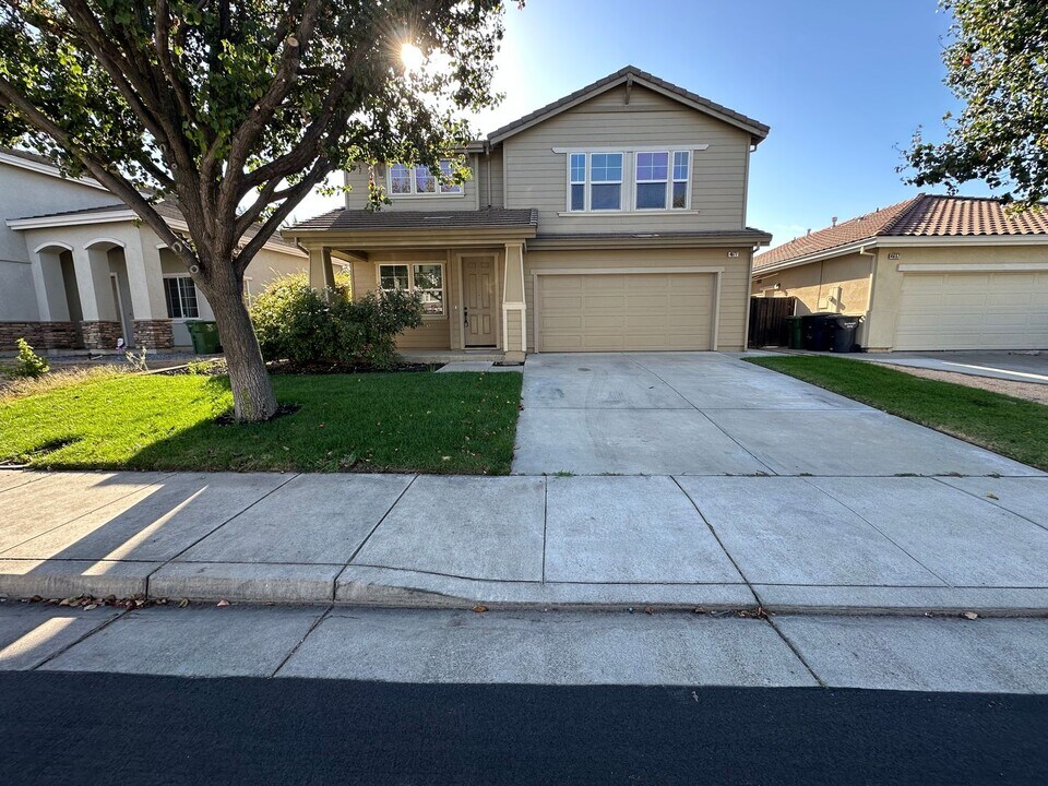 4677 Bonsai Ave in Tracy, CA - Building Photo