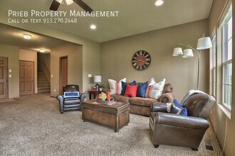 807 S Woodson Ct in Gardner, KS - Building Photo - Building Photo