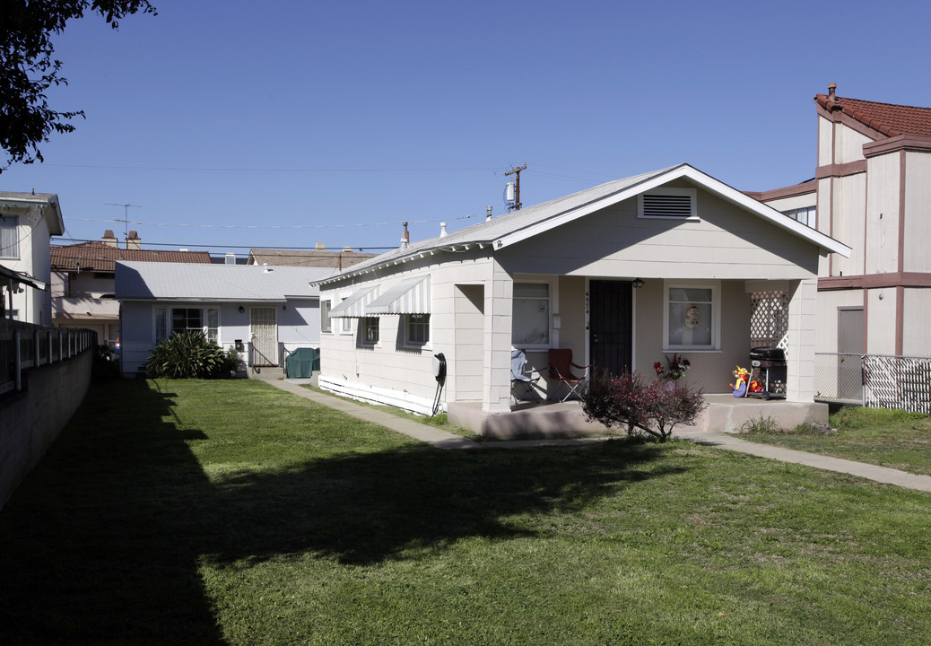 4574-4576 Illinois St in San Diego, CA - Building Photo