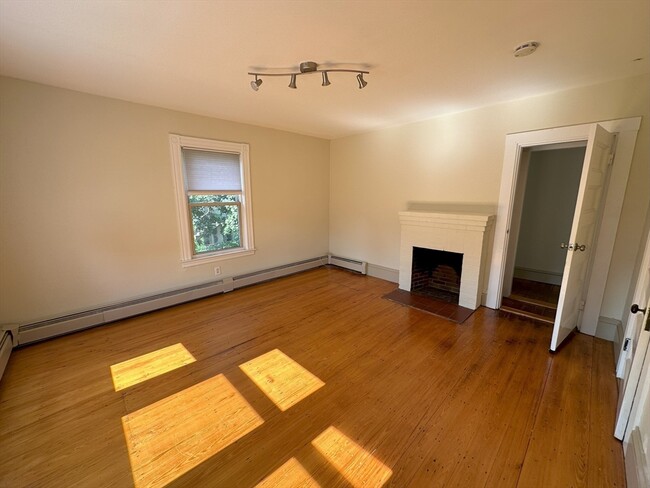 58 Murdock St, Unit #2 in Boston, MA - Foto de edificio - Building Photo