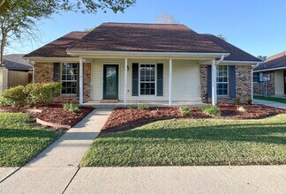 200 Turtle Creek Dr in Lafayette, LA - Foto de edificio - Building Photo