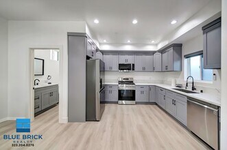 5841 Vanalden Ave in Los Angeles, CA - Building Photo - Building Photo