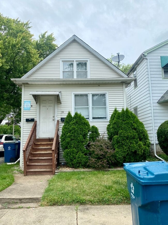 property at 19 W 32nd St