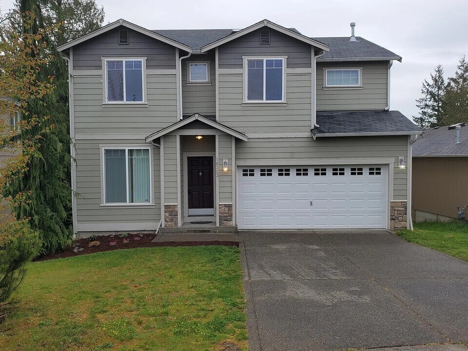 18323-18313 13th Ave Ct E in Spanaway, WA - Building Photo