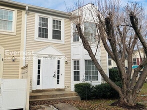 12132 Salemtown Dr in Woodbridge, VA - Foto de edificio - Building Photo