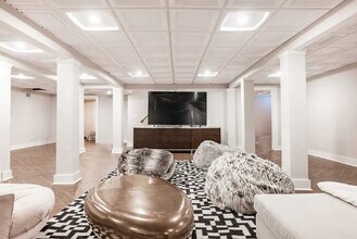 19 Old School House Ln in East Hampton, NY - Building Photo - Building Photo