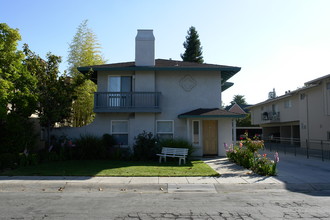 1002 Fremont St in Menlo Park, CA - Building Photo - Building Photo