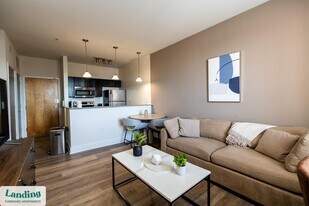 1820 E Broad St in Richmond, VA - Building Photo