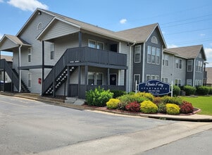 Rhodes Ferry in Decatur, AL - Foto de edificio - Building Photo