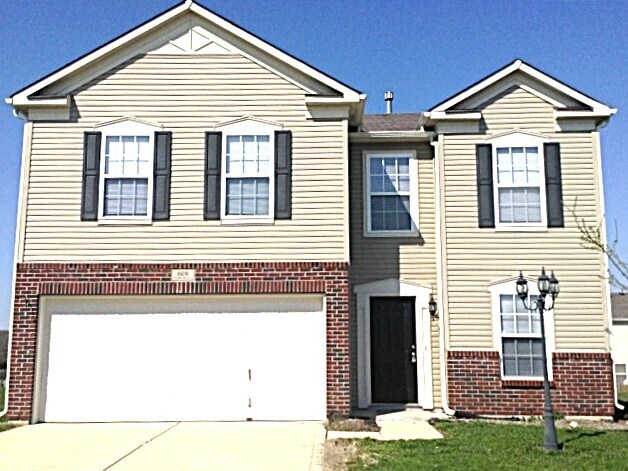 608 Waterford Way in Danville, IN - Building Photo
