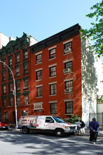 319 W 16th St in New York, NY - Building Photo - Building Photo