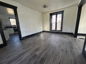 435 N Apple Ave in Freeport, IL - Foto de edificio - Building Photo