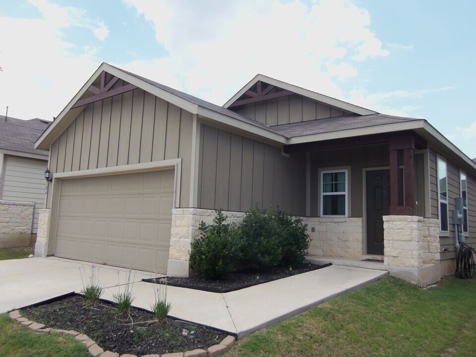 186 Buttonwood Dr in Buda, TX - Building Photo