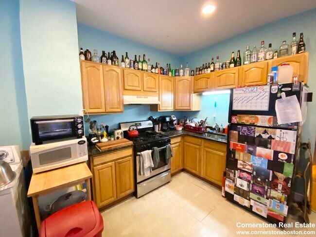 1562 Tremont St, Unit 3 in Boston, MA - Building Photo - Building Photo