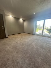 941 Emmons St in Hiawatha, IA - Building Photo - Building Photo