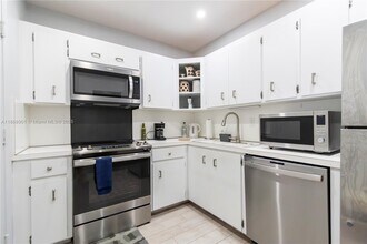 5840 NE 22nd Way in Fort Lauderdale, FL - Building Photo - Building Photo