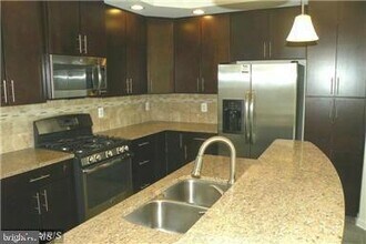 24638 Johnson Oak Terrace in Sterling, VA - Building Photo - Building Photo