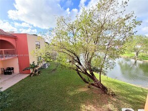 10233 NW 9th St Cir in Miami, FL - Building Photo - Building Photo