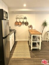 1261 Laurel Ave in West Hollywood, CA - Foto de edificio - Building Photo