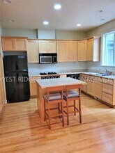 3827 SE Woodward St in Portland, OR - Building Photo - Building Photo
