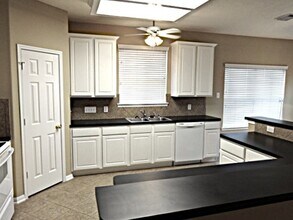 3523 Pine Valley Dr in Pearland, TX - Building Photo - Building Photo