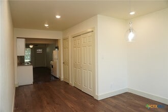 1019 Haynes St in San Marcos, TX - Building Photo - Building Photo