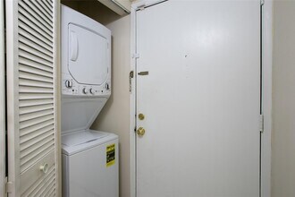 127 NW 93rd Ave, Unit 206 in Pembroke Pines, FL - Building Photo - Building Photo