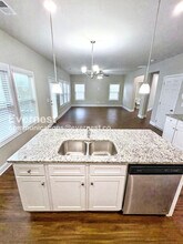 130 Mandy Ln in Covington, GA - Foto de edificio - Building Photo