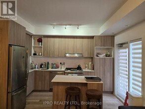 2530-2530 Eglinton Ave W in Mississauga, ON - Building Photo - Building Photo